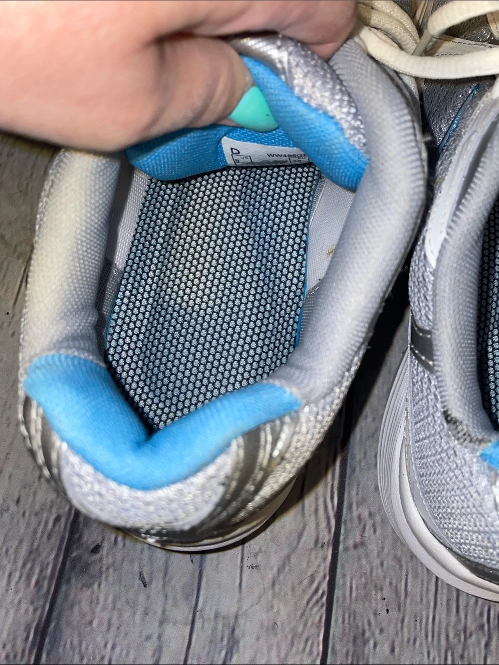 New Balance Women's Gray and Light Blue Athletic Walking Shoes sz8